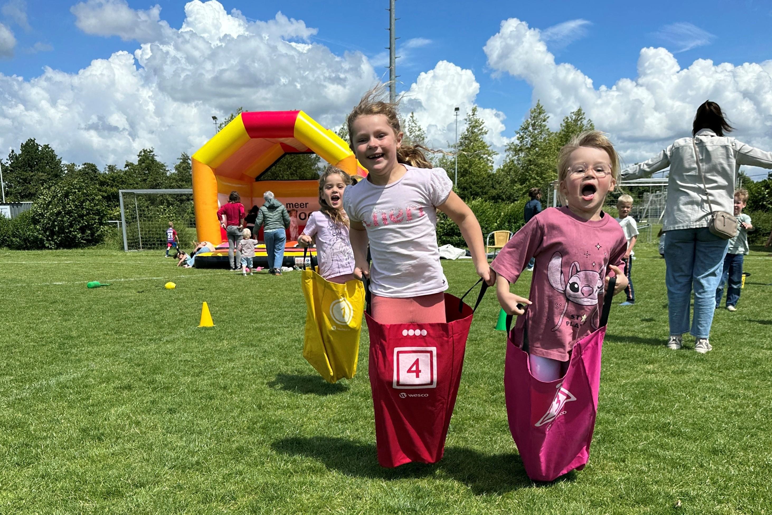 Buitenspeeldag brengt generaties in beweging