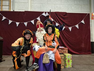 Hij komt, hij komt, die goede lieve Sint
