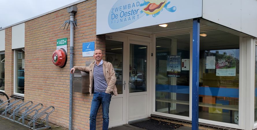 Jaco Huijzers duikt als nieuwe voorzitter in Zwembad De oester