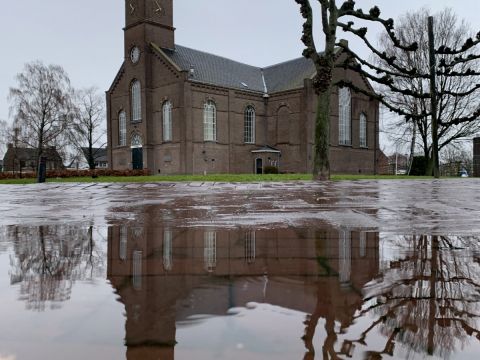 Dorpskerk reflectie/ Jan Gorter
