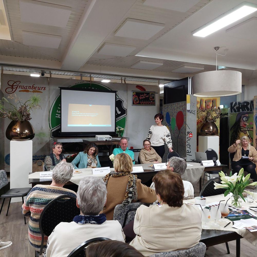 Raadsleden te gast bij Vrouwenvereniging Fijnaart en Omstreken