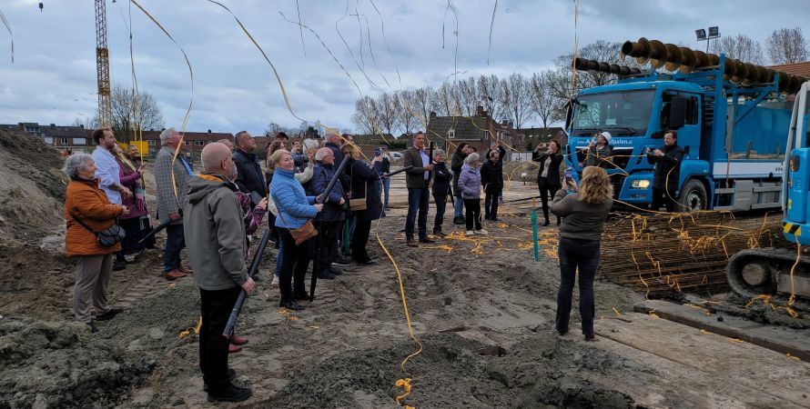 De eerste paal is geslagen